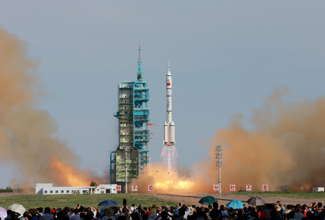 Start von Shenzhou 10 auf einer Langer Marsch 3F/G Langer Marsch 3F/G